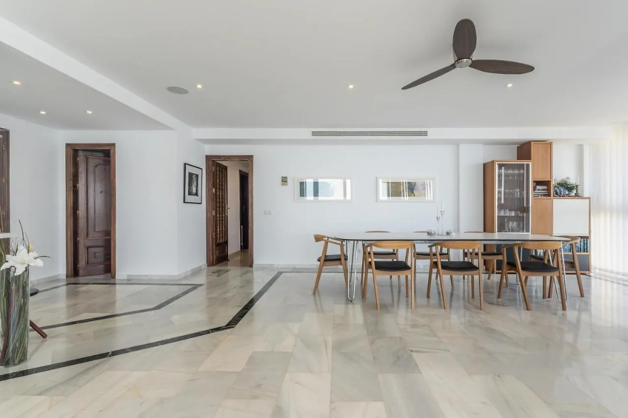 Unique First Line Apartment Марбелья