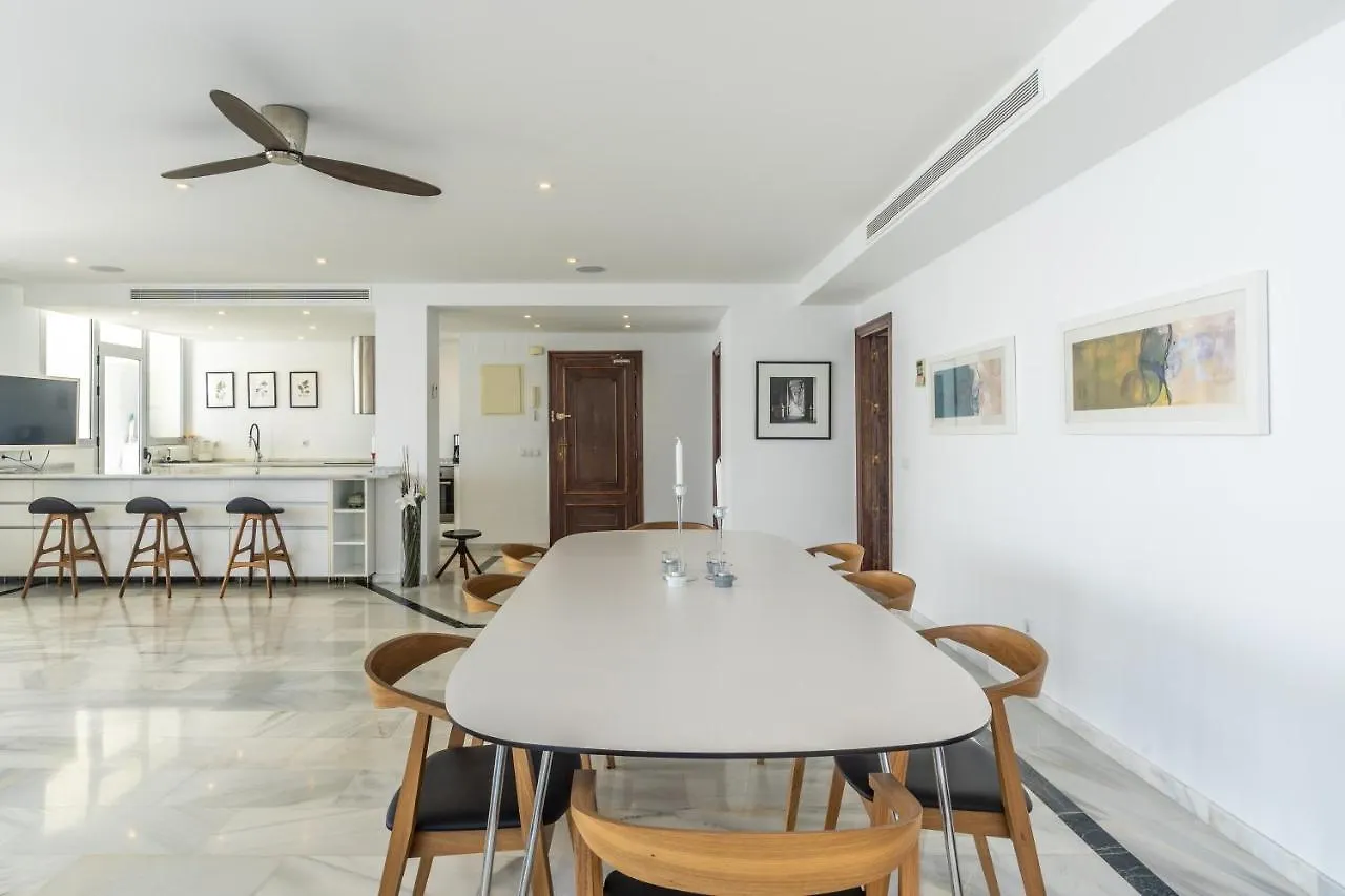 Unique First Line Apartment Марбелья