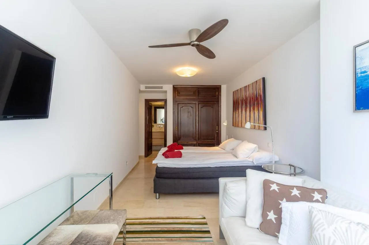 Unique First Line Apartment ماربيا