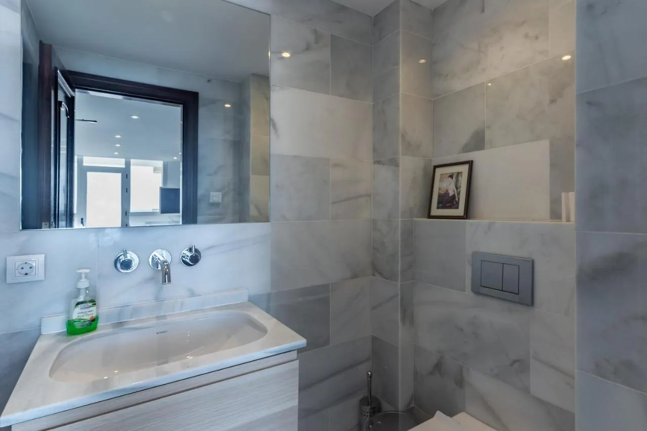 Unique First Line Apartment Марбелья